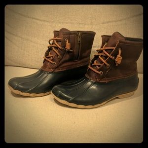 EUC - Sperry saltwater duck boots - women's 9